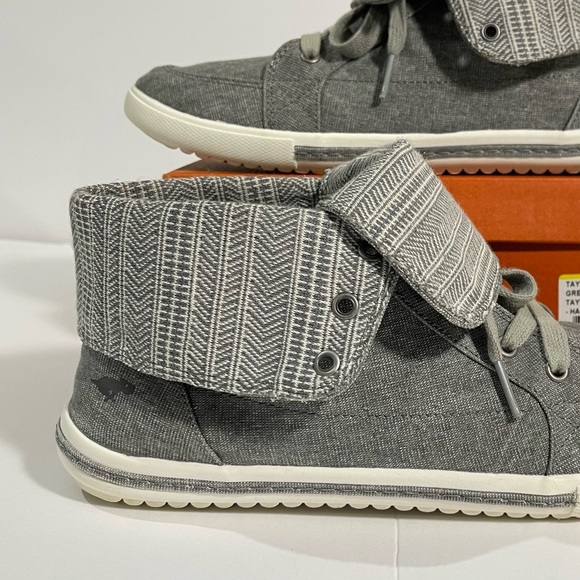 Rocket Dog Penwell Convertible High Top/Low Top
Fold Down Collar Canvas Sneaker - Picture 8 of 16